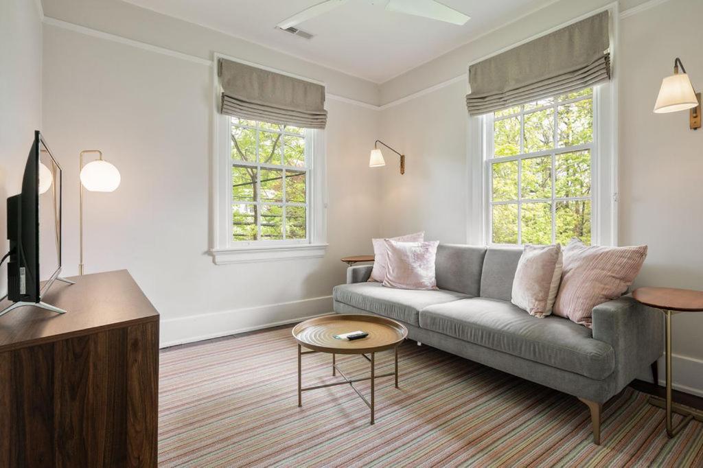 Oakhurst Inn Charlottesville Bagian luar foto