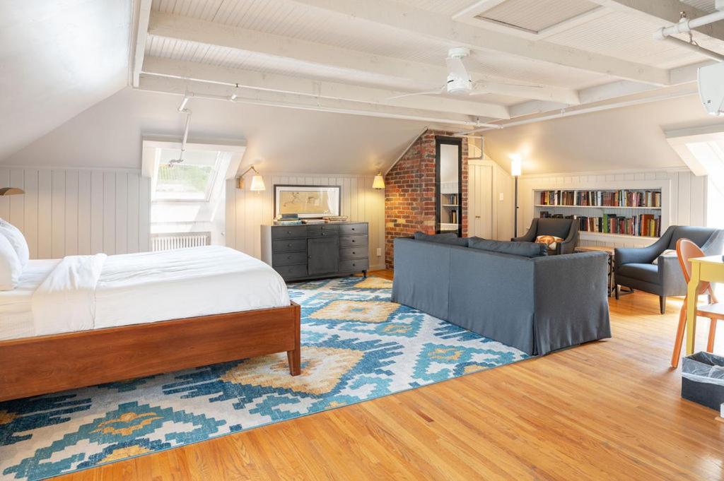 Oakhurst Inn Charlottesville Bagian luar foto